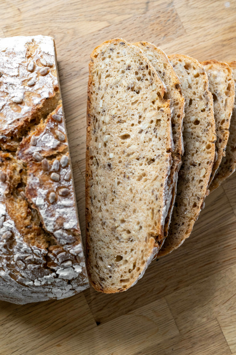 Das beste Sonnenblumenkernbrot, einfach und im Topf gebacken