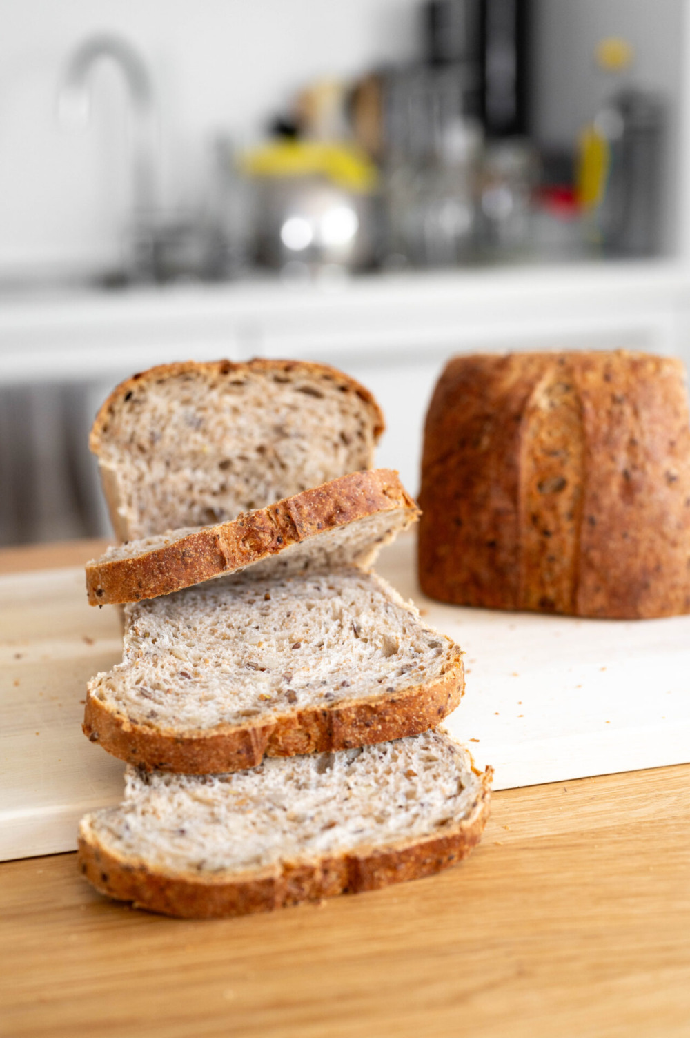 Sauerteig-Toastbrot mit Saaten: Einfaches Rezept für ein gesundes und ...